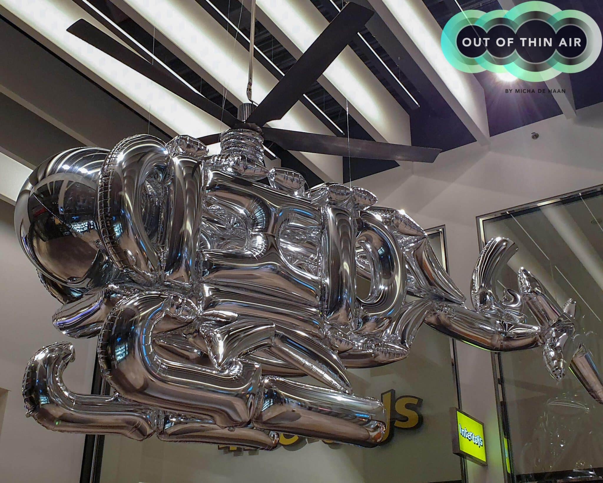 Black balloon game controller as part of the ICONIC TOYS SPEURTOCHT installation at Gelderlandplein in Amsterdam (2019) — balloon art by Out of Thin Air