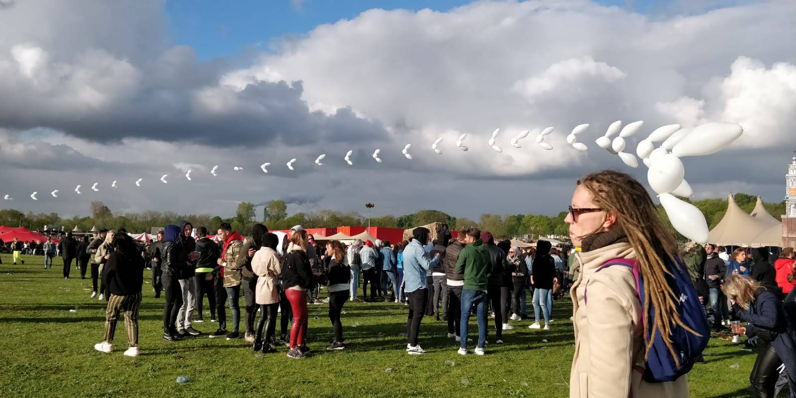 Float of Thin Air festival balloon highline installation above the crowd under open sky (2019)